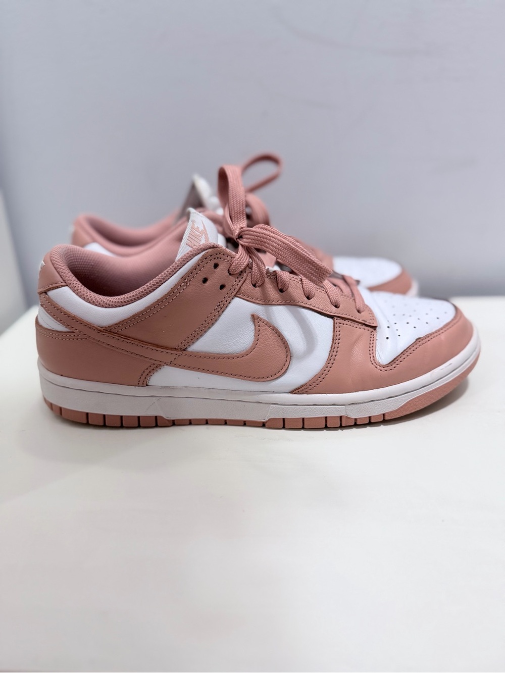 Nike Women's Dunks Low-Top - Pink/White
